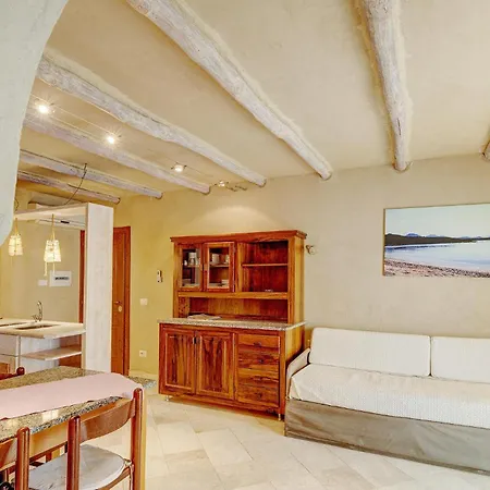 Beautiful Apartment In Golfo Aranci Lejlighed